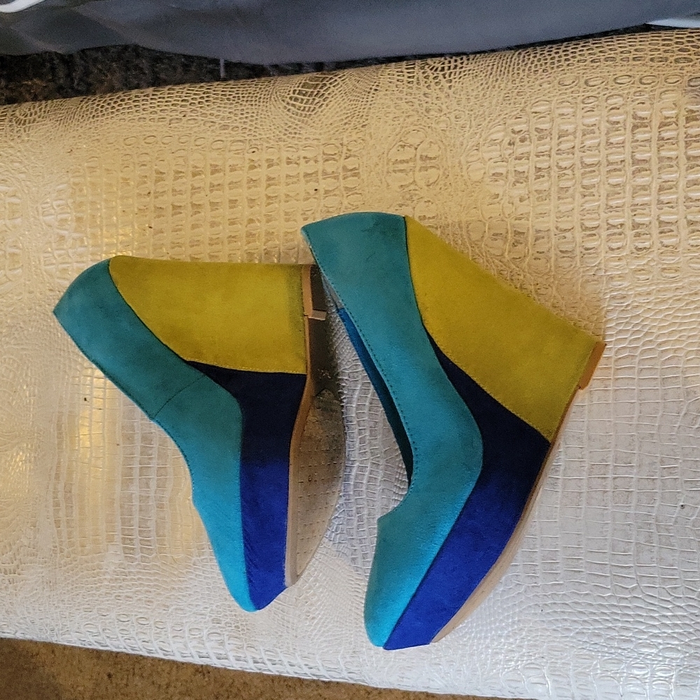 Shoes - Picture 2 of 3